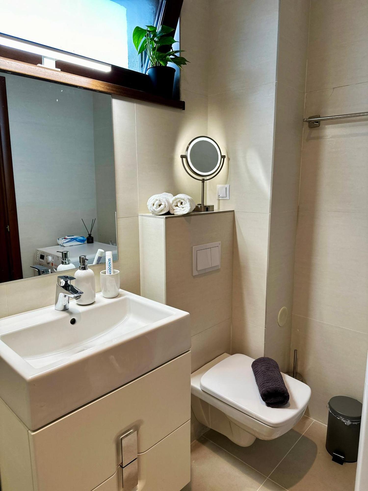 Central Haven Studio Bukares Bagian luar foto