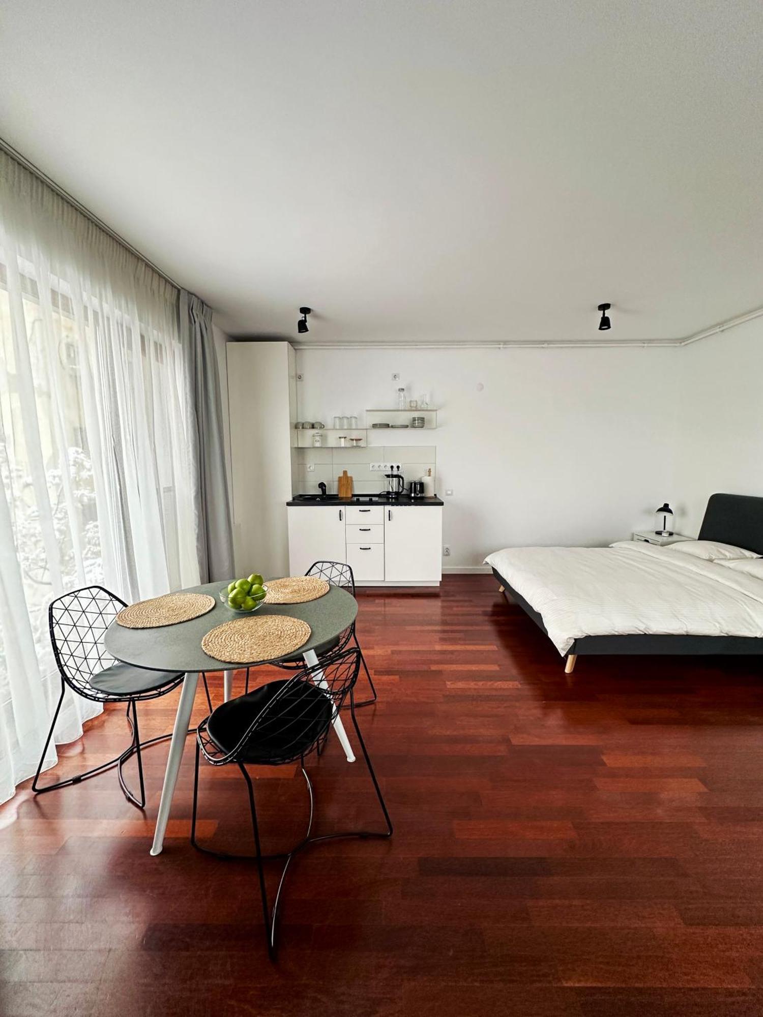 Central Haven Studio Bukares Bagian luar foto