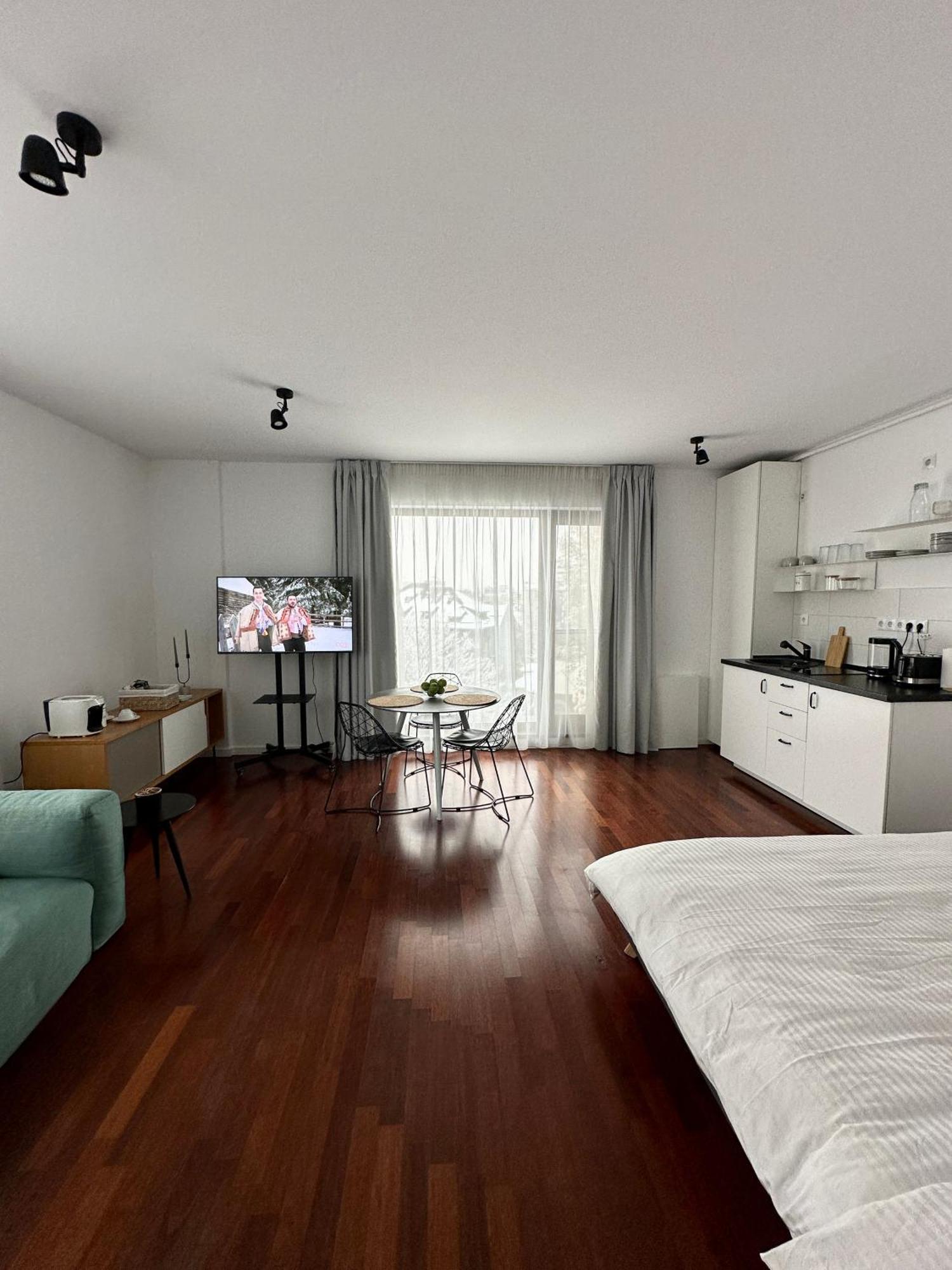 Central Haven Studio Bukares Bagian luar foto